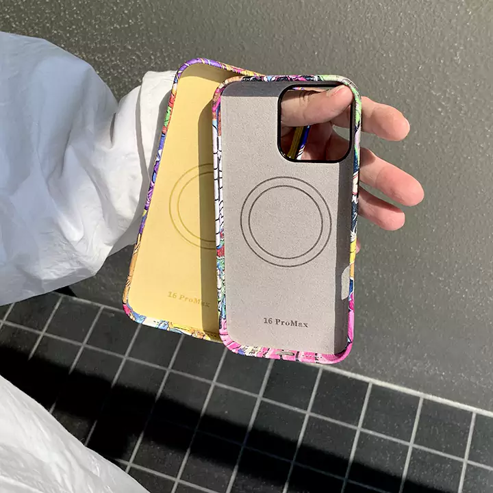 kaws iphone15 pro ケース